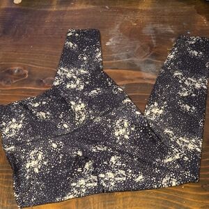 Old Navy Black and Cream Patterned Active Leggings